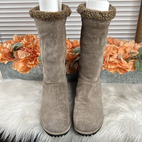 Stuart Weitzman Gray Embossed Shearling Boots Size 9.5 - Picture 2 of 11
